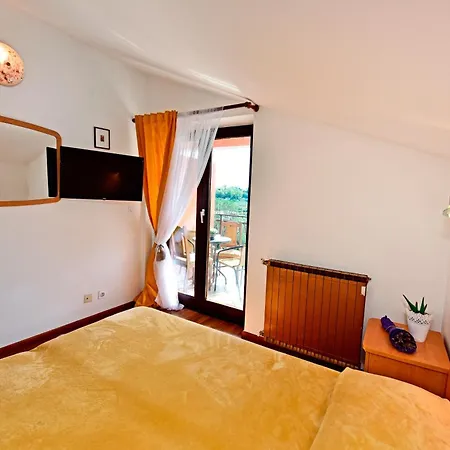 Гостевой дом Double Novigrad 6951a 3*