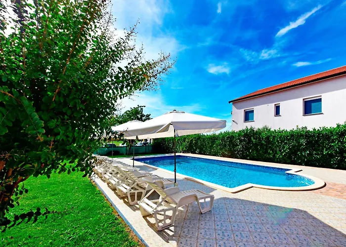 Konukevi Double Novigrad 6951a 3*